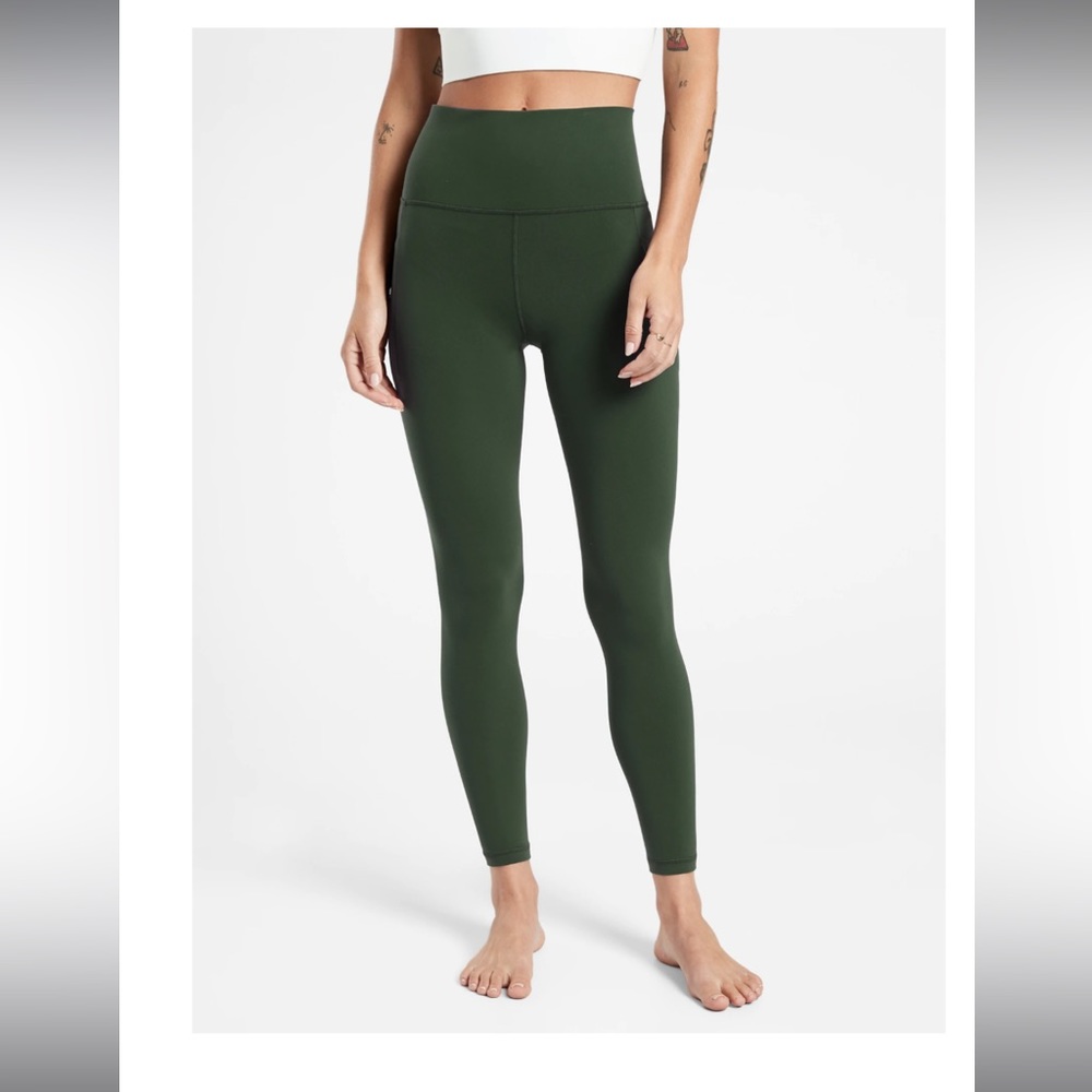 Forest green Athleta size small petite salutation stash II tight